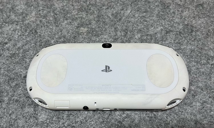 ps vita PCH-2000（ゲーム機本体・ゲームソフト）の商品画像 - 査定依頼日：2023年10月13日 - 最高査定価格：10,000円