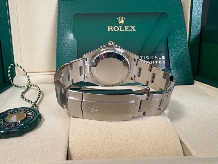 オイスターパーペチュアル31ピスタチオ（高級時計）の商品画像 - 査定依頼日：2026年4月12日 - 最高査定価格：100,000円