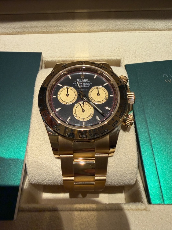 デイトナ　フル無垢　ブラック　シャンパン（高級時計）の商品画像 - 査定依頼日：2026年2月5日 - 最高査定価格：9,000,000円