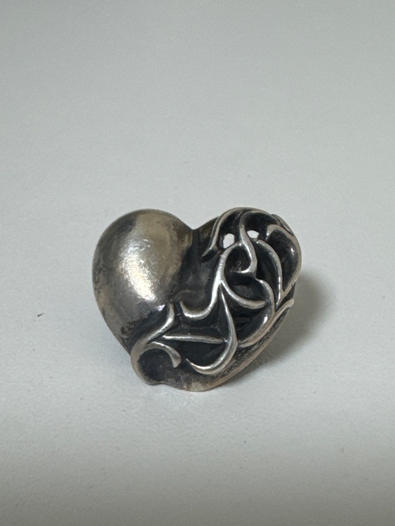 ハート型チャーム　ヘアゴム（古着・ファッション）の商品画像 - 査定依頼日：2025年12月26日 - 最高査定価格：50,000円