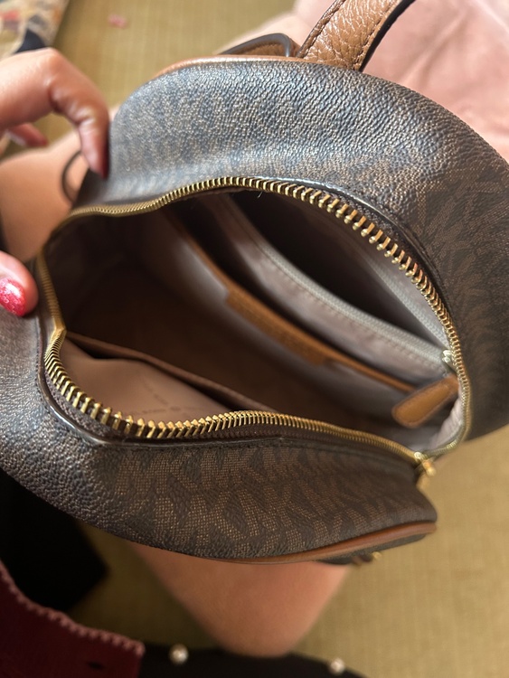 マイケルコース アビーバックパック（古着・ファッション）の商品画像 - 査定依頼日：2026年1月30日 - 最高査定価格：3,000円