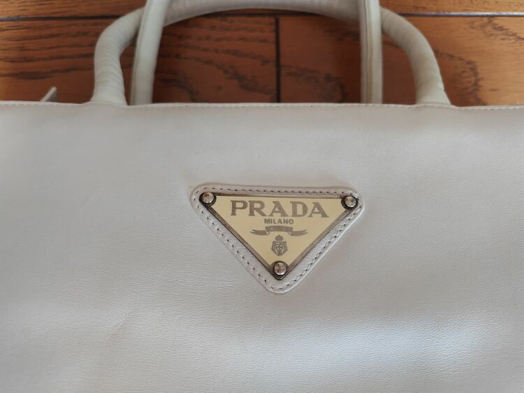 プラダ  （ブランドバッグ）の商品画像 - 査定依頼日：2025年9月27日 - 最高査定価格：15,000円