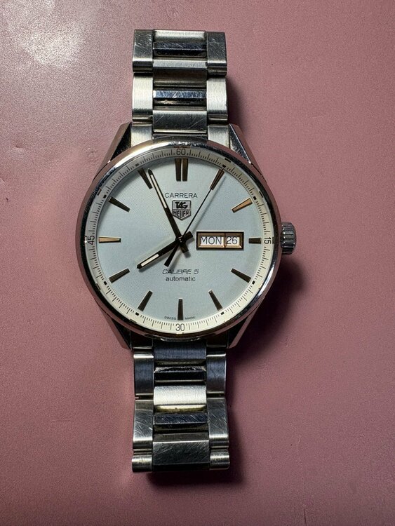 タグホイヤー カレラ WAR201D.BA0723（高級時計）の商品画像 - 査定依頼日：2026年3月24日 - 最高査定価格：185,000円