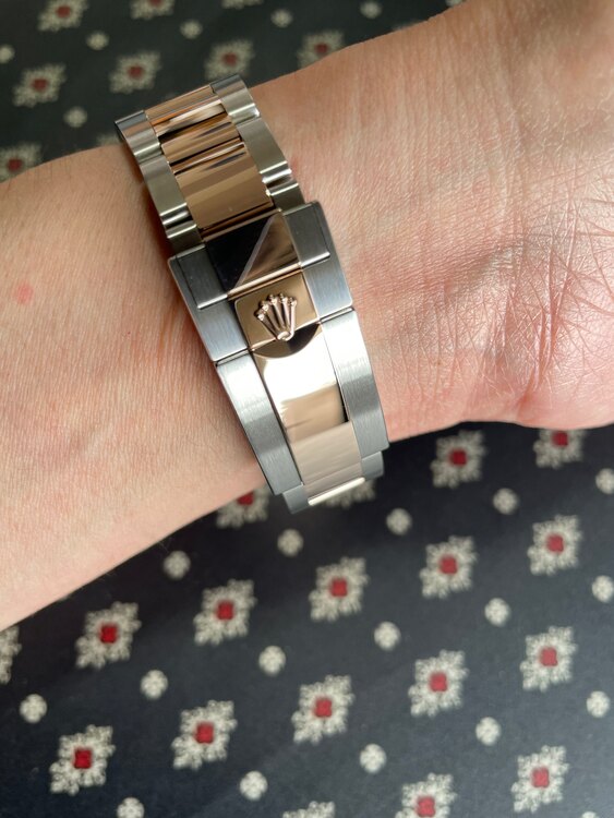 ロレックス GMTマスター （高級時計）の商品画像 - 査定依頼日：2025年4月2日 - 最高査定価格：3,200,000円