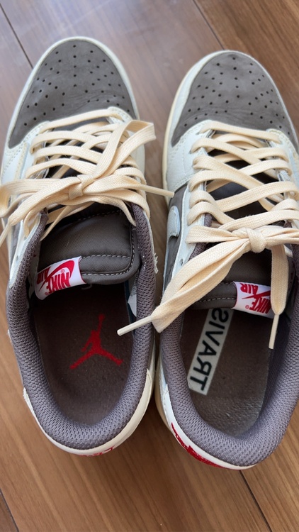 NIKE エアージョーダン1 Travis Scott リバーモカ（古着・ファッション）の商品画像 - 査定依頼日：2026年3月15日 - 最高査定価格：100,000円