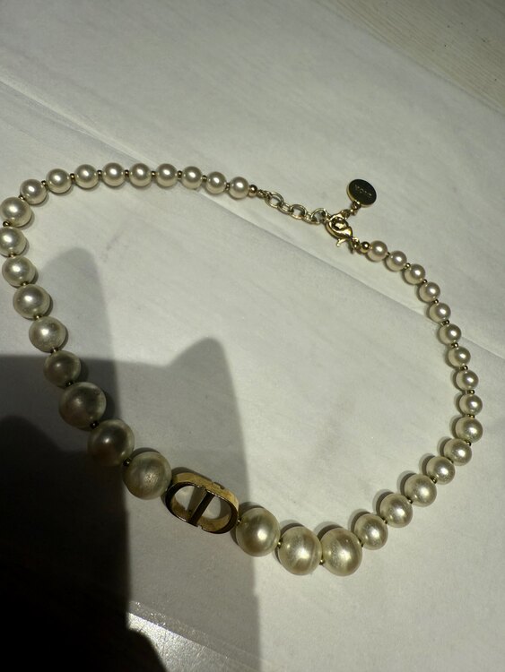 30 Montaigne ショートネックレス（ブランド財布・小物）の商品画像 - 査定依頼日：2025年2月13日 - 最高査定価格：18,000円