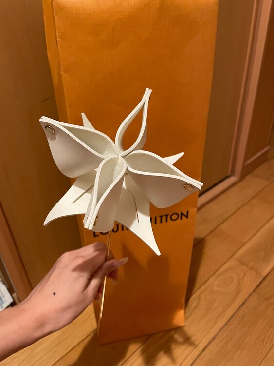 バラ（ブランド財布・小物）の商品画像 - 査定依頼日：2025年2月3日 - 最高査定価格：10,000円