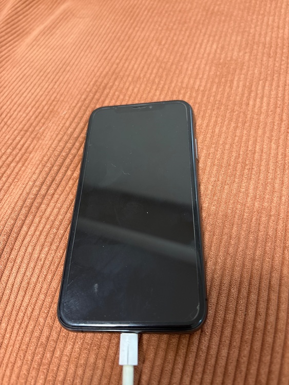 iPhone iPhoneXS 256GB au（スマホ）の商品画像 - 査定依頼日：2026年6月14日 - 最高査定価格：13,500円