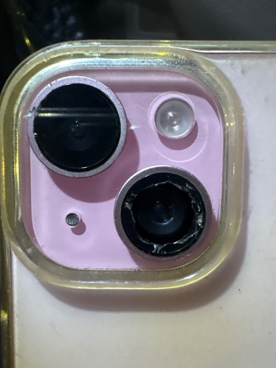 iPhone 15 128GB au（スマホ）の商品画像 - 査定依頼日：2025年10月29日 - 最高査定価格：28,000円