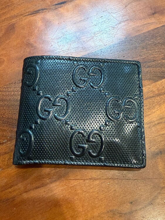 メンズ二つ折り財布（ブランド財布・小物）の商品画像 - 査定依頼日：2025年2月3日 - 最高査定価格：10,000円