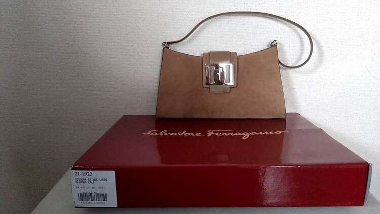 フェラガモ  （ブランドバッグ）の商品画像 - 査定依頼日：2025年3月11日 - 最高査定価格：15,000円