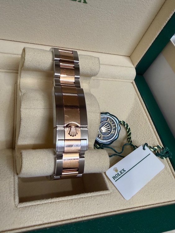 ロレックス GMTマスター M 126711b（高級時計）の商品画像 - 査定依頼日：2026年2月7日 - 最高査定価格：3,200,000円