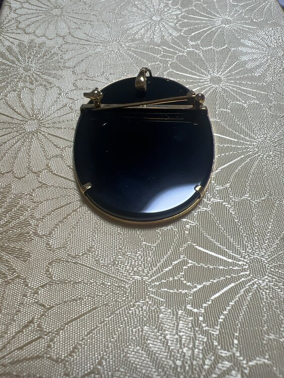 カメオブローチ／K18（宝石）の商品画像 - 査定依頼日：2024年12月18日 - 最高査定価格：30,000円