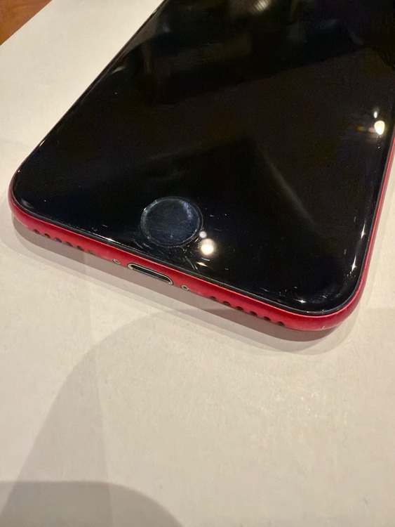 MHGR3J iPhone SE RED 64GB（スマホ）の商品画像 - 査定依頼日：2025年11月2日 - 最高査定価格：10,000円