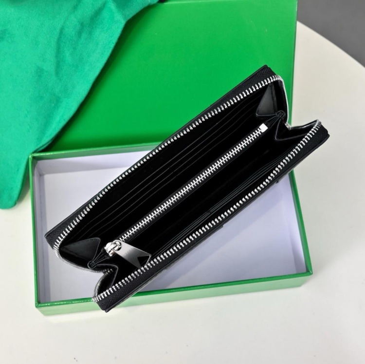 ボッテガ・ヴェネタ  （ブランドバッグ）の商品画像 - 査定依頼日：2025年7月13日 - 最高査定価格：50,000円