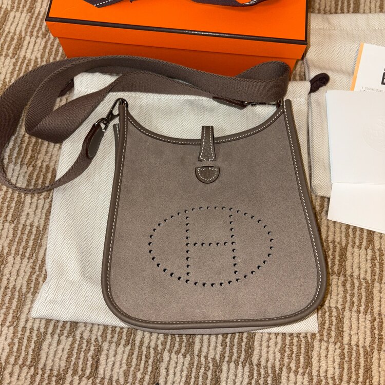 エルメス エブリン （ブランドバッグ）の商品画像 - 査定依頼日：2025年4月19日 - 最高査定価格：400,000円