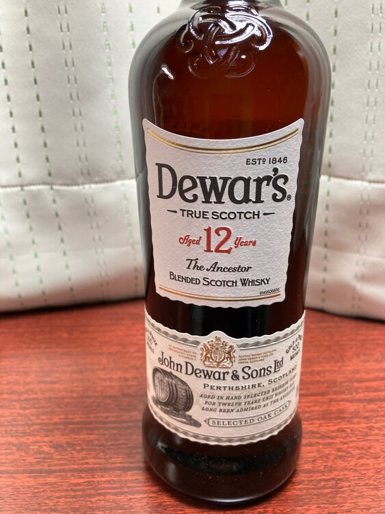 デュワーズ12年ブレンデッド40度　700ml （お酒）の商品画像 - 査定依頼日：2025年3月21日