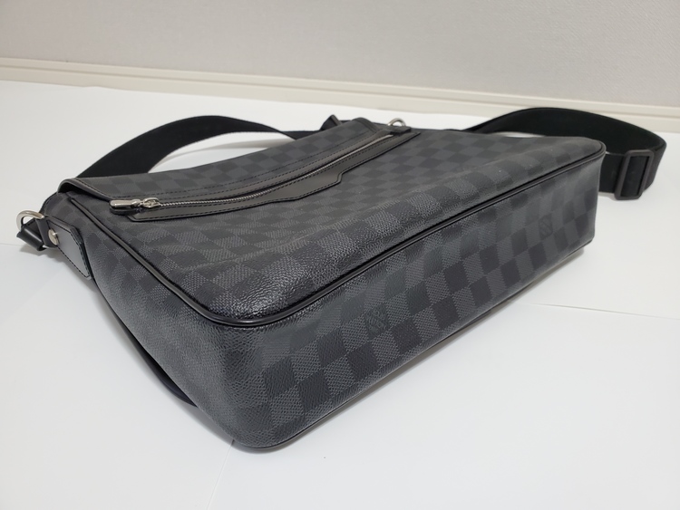 ルイビトン　ダミエグラフィットMMN58029（ブランドバッグ）の商品画像 - 査定依頼日：2022年6月9日 - 最高査定価格：75,000円
