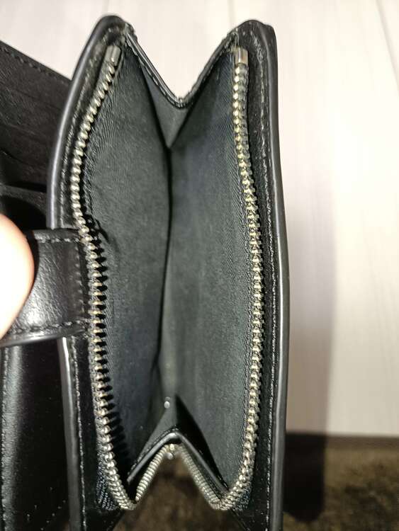 二つ折り財布（ブランド財布・小物）の商品画像 - 査定依頼日：2025年1月23日 - 最高査定価格：2,000円