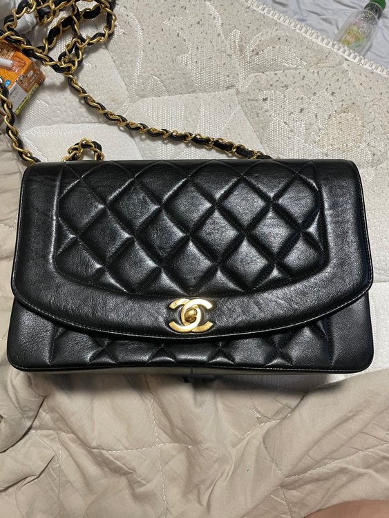 CHANEL ショルダーバッグ マトラッセ ダイアナフラップ（ブランドバッグ）の商品画像 - 査定依頼日：2022年9月4日 - 最高査定価格：380,000円