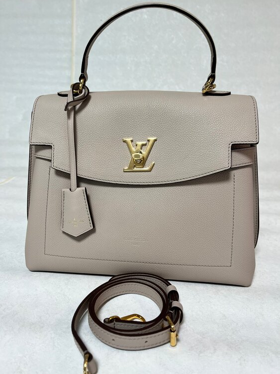 ロックミーエヴァー（ブランドバッグ）の商品画像 - 査定依頼日：2025年1月5日 - 最高査定価格：250,000円