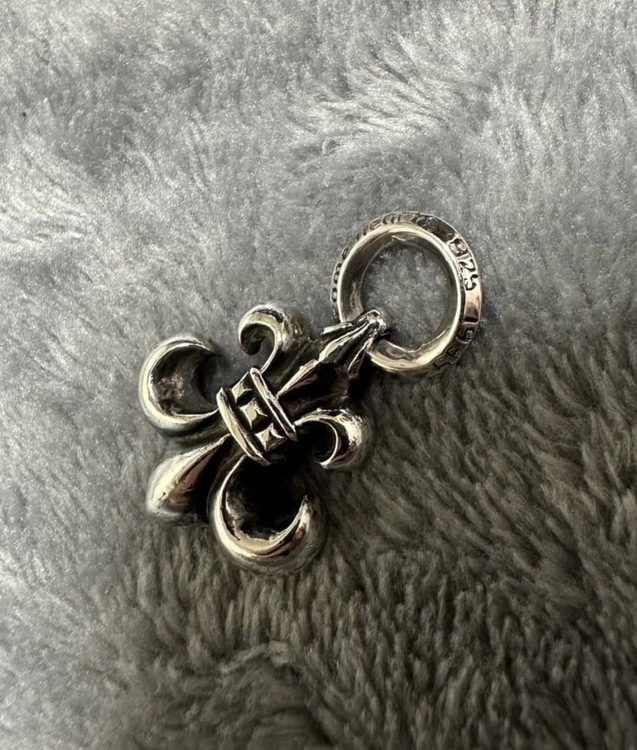 Chrome Hearts BS Fleur Charm "Silver"（古着・ファッション）の商品画像 - 査定依頼日：2026年3月30日 - 最高査定価格：110,000円