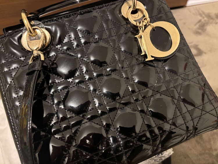 レディーディオールミディアム（ブランドバッグ）の商品画像 - 査定依頼日：2026年4月3日 - 最高査定価格：200,000円