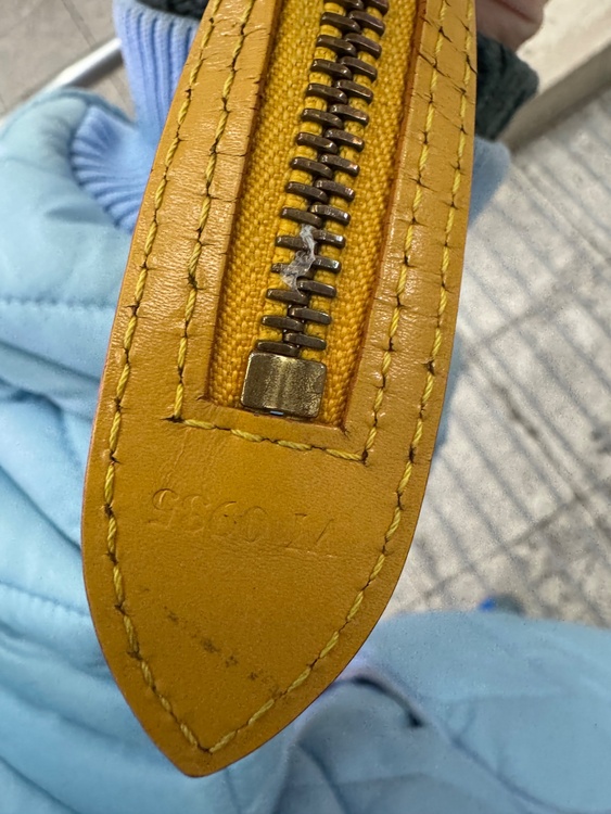 ハンドバッグ（ブランドバッグ）の商品画像 - 査定依頼日：2025年12月12日 - 最高査定価格：15,000円