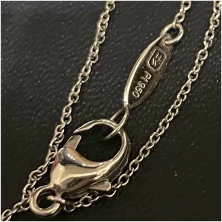 ハリーウィンストン ペアシェイプミニクロス ネックレス（金・貴金属）の商品画像 - 査定依頼日：2024年4月4日 - 最高査定価格：330,000円