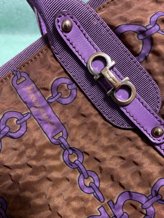 フェラガモ  （ブランドバッグ）の商品画像 - 査定依頼日：2026年3月3日 - 最高査定価格：5,000円