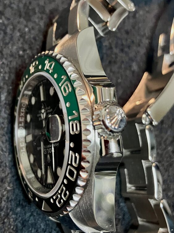 ロレックス GMTマスター GMTマスターII 126720VTNR（高級時計）の商品画像 - 査定依頼日：2025年3月5日 - 最高査定価格：2,410,000円