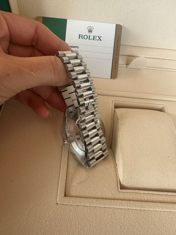 ロレックス デイデイト 22820（高級時計）の商品画像 - 査定依頼日：2025年4月30日 - 最高査定価格：8,500,000円