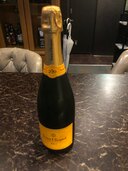 ヴーヴクリコ（お酒）の商品画像 - 査定依頼日：2025年5月28日 - 最高査定価格：3,000円