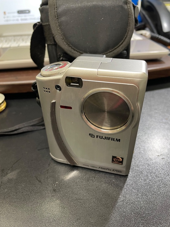finepix4700z（カメラ）の商品画像 - 査定依頼日：2026年5月16日 - 最高査定価格：2,500円
