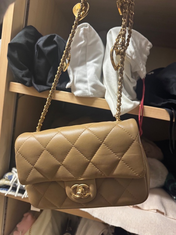 ハート金具付きショルダーバッグ（ブランドバッグ）の商品画像 - 査定依頼日：2026年4月5日 - 最高査定価格：420,000円