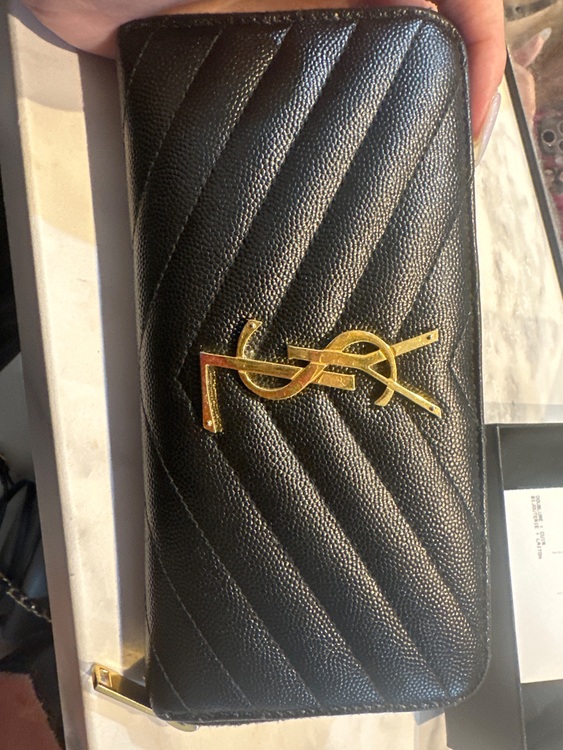 358094（ブランド財布・小物）の商品画像 - 査定依頼日：2025年9月28日 - 最高査定価格：13,000円