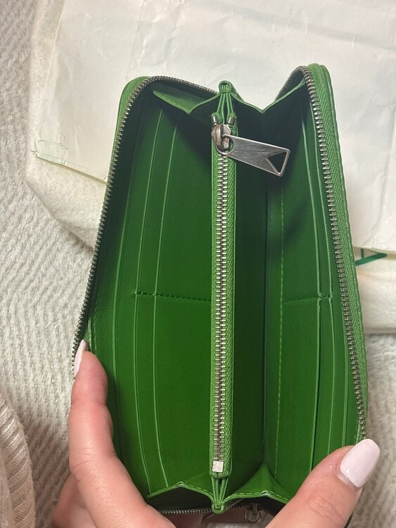 ボッテガ・ヴェネタ  （ブランドバッグ）の商品画像 - 査定依頼日：2025年3月11日 - 最高査定価格：20,000円