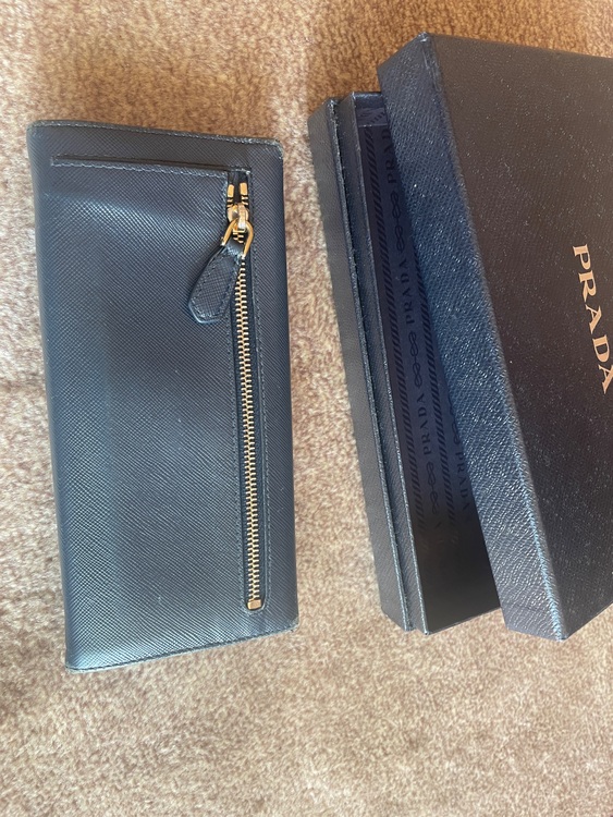 プラダ 財布（ブランド財布・小物）の商品画像 - 査定依頼日：2025年9月3日 - 最高査定価格：6,000円
