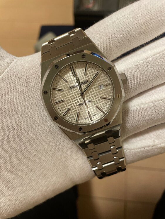 オーデマピゲ ロイヤルオーク 15400st.OO.1220ST.0（高級時計）の商品画像 - 査定依頼日：2025年4月26日 - 最高査定価格：4,350,000円