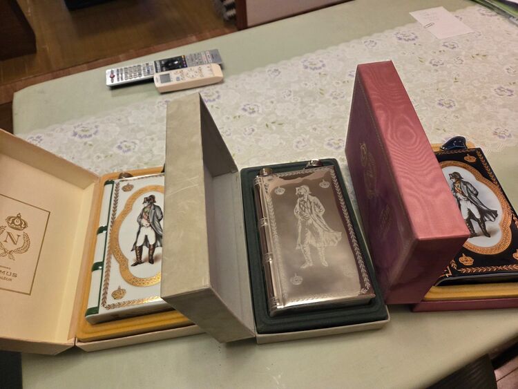 ブック（お酒）の商品画像 - 査定依頼日：2025年11月18日 - 最高査定価格：7,000円