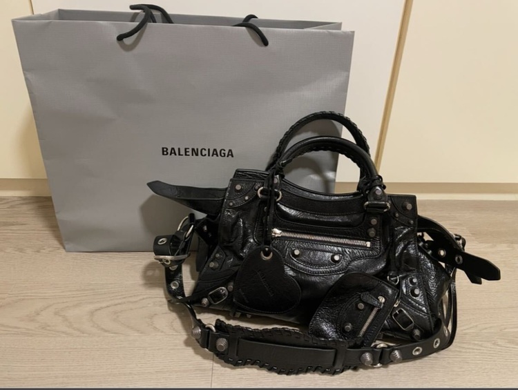 バレンシアガ  （ブランドバッグ）の商品画像 - 査定依頼日：2025年9月8日 - 最高査定価格：150,000円