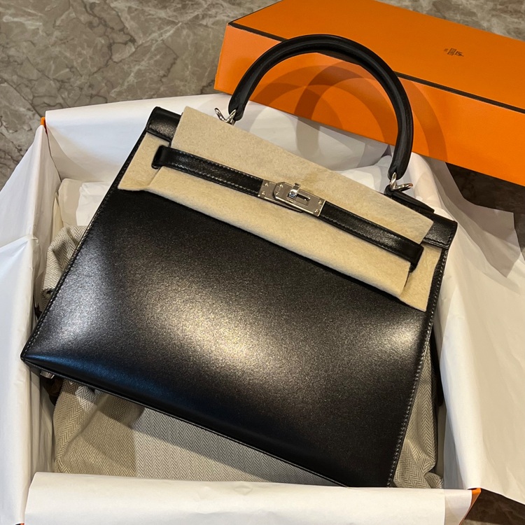 エルメス ケリー （ブランドバッグ）の商品画像 - 査定依頼日：2025年7月31日 - 最高査定価格：3,200,000円