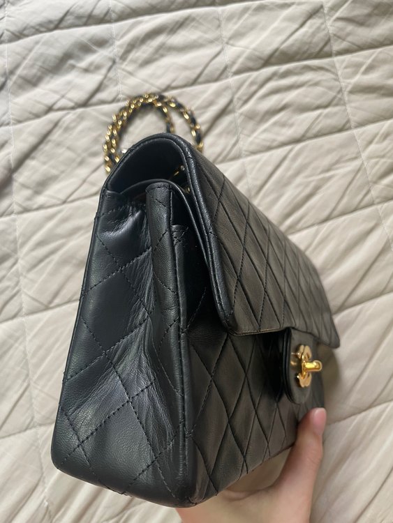  ダブルフラップ チェーン ショルダーバッグ（ブランドバッグ）の商品画像 - 査定依頼日：2022年9月11日 - 最高査定価格：350,000円