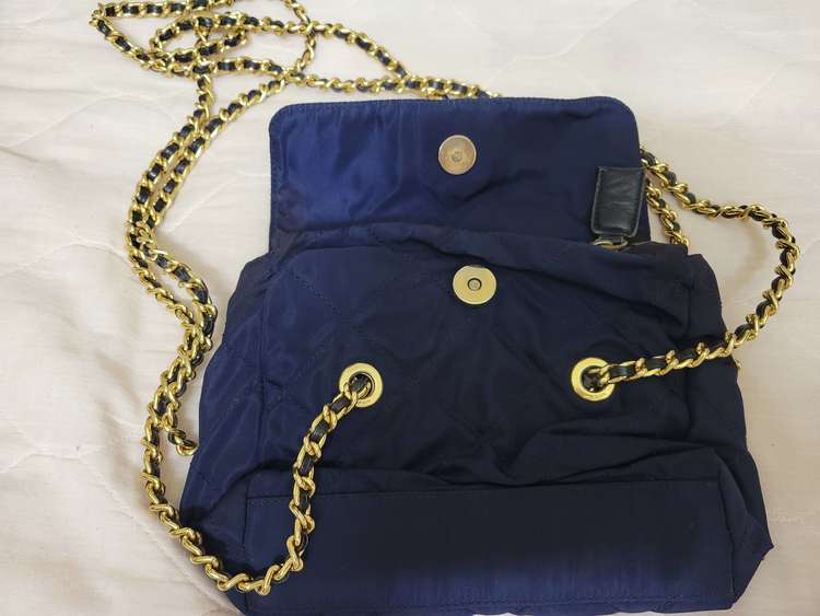 ナイロンミニチェーンショルダー（ブランドバッグ）の商品画像 - 査定依頼日：2023年2月28日 - 最高査定価格：18,000円