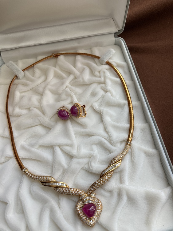 ネックレス　イヤリング（宝石）の商品画像 - 査定依頼日：2022年5月25日 - 最高査定価格：250,000円