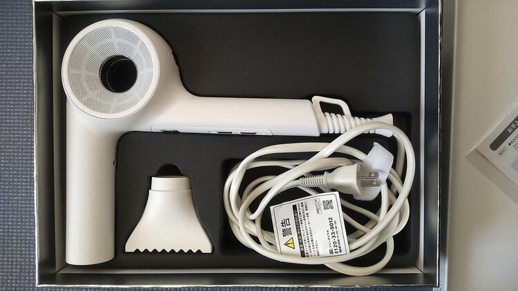 マグネットヘアプロ ドライヤーゼロ (ホワイト（コスメ・美容・健康器具）の商品画像 - 査定依頼日：2026年3月8日 - 最高査定価格：4,200円