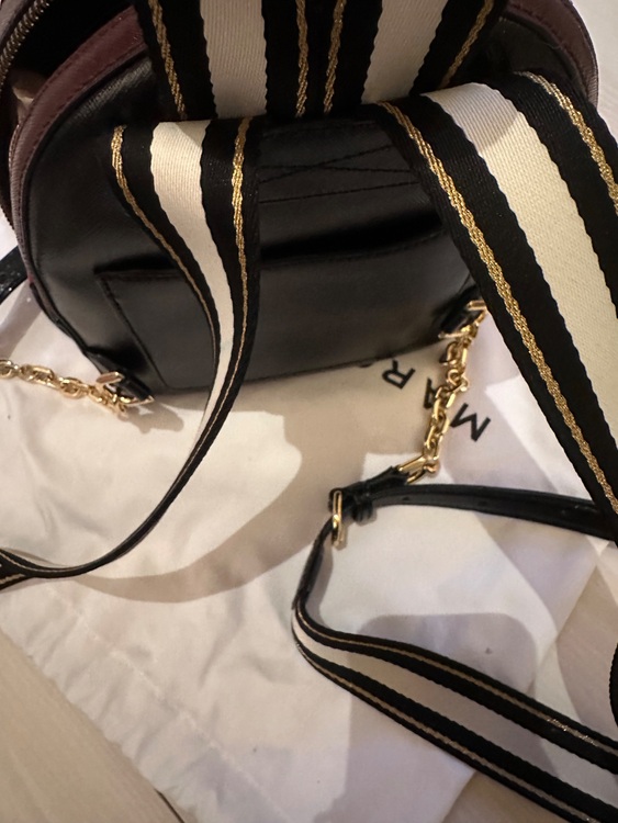 リュック　バックパック　デイバック（ブランドバッグ）の商品画像 - 査定依頼日：2025年11月24日 - 最高査定価格：2,000円