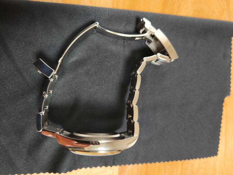 ロレックス エクスプローラー 214270 ランダム（高級時計）の商品画像 - 査定依頼日：2025年10月7日 - 最高査定価格：1,150,000円