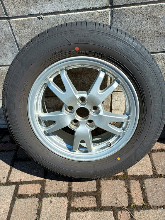 タイヤ＋アルミホイール（カー用品）の商品画像 - 査定依頼日：2026年4月8日 - 最高査定価格：10,000円