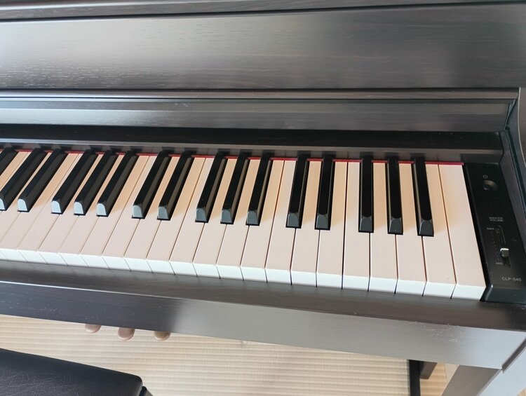clp-545R（ピアノ・楽器・PA機材）の商品画像 - 査定依頼日：2026年10月8日 - 最高査定価格：5,000円